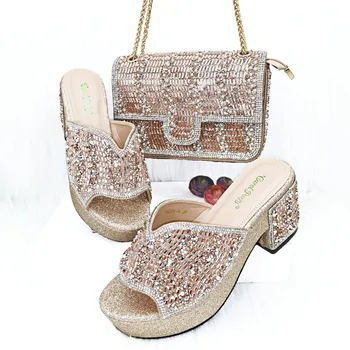 QSGFC 2023 Модни разработила рационализирани прасковени обувки на висок ток с инкрустация с кристали, елегантни и луксозни дамски сандали SSS-клас и набор от чанти с кристали