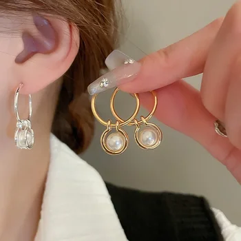 Обеци-пръстени с кръгла перлената катарама за ушите на жени в Европа и Америка, преувеличени бижута